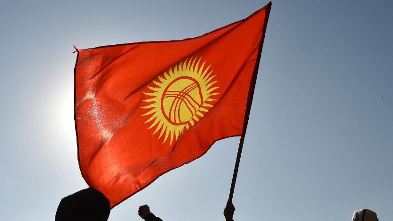 Kırgızistan "Cumhurbaşkanlığı sistemi"ne geçti