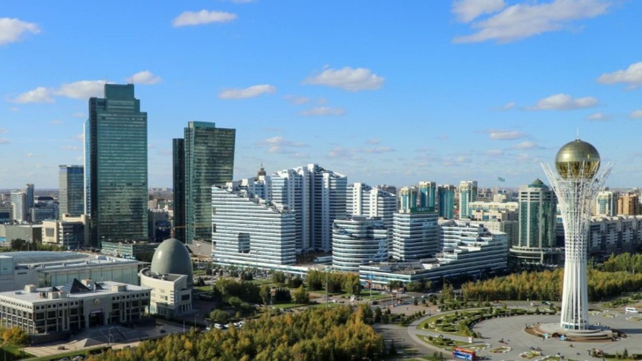 Kazakistan Parlamentosu, başkentin isminin yeniden Astana olmasını kabul etti