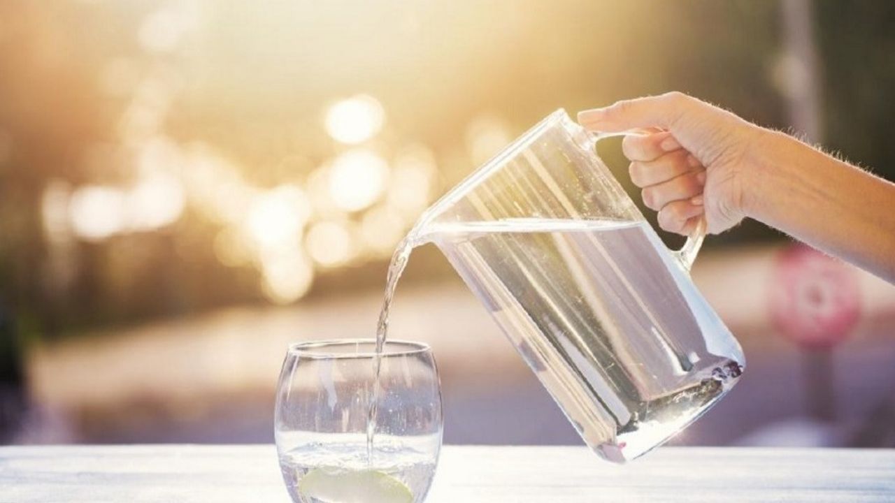 "Günde 2 litre su içmek lazım" iddiası çürütüldü