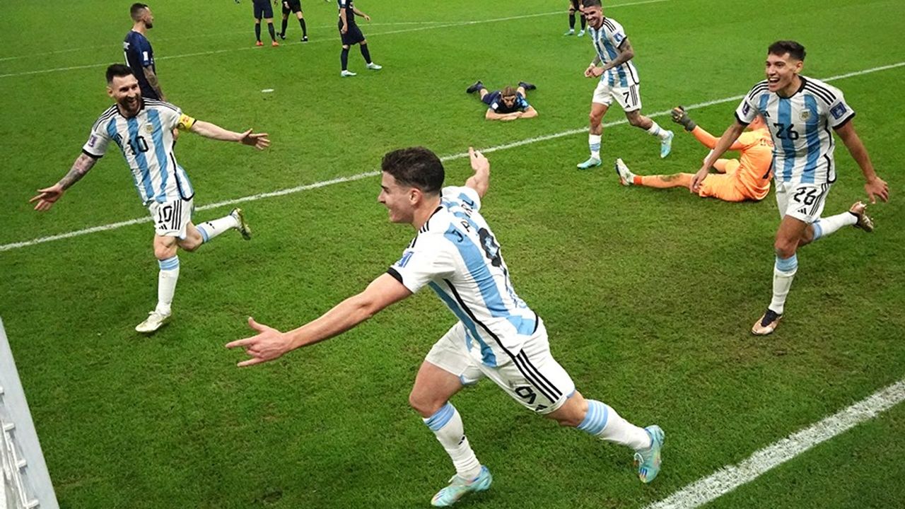 Messi rekorlara doymadı, Arjantin finale yükseldi