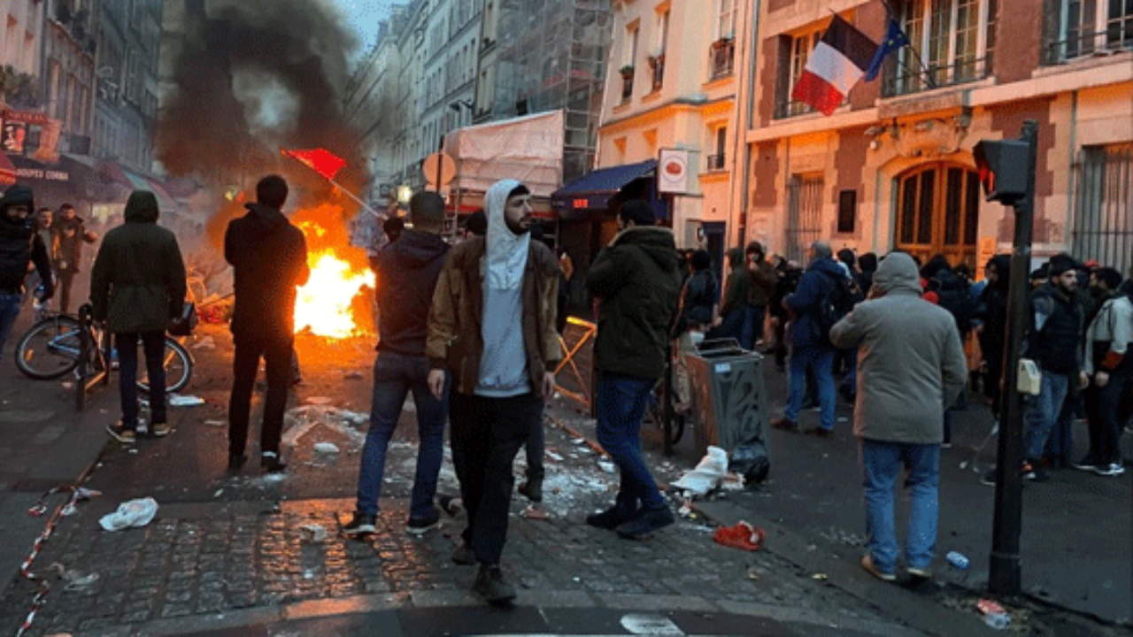 PKK’lılar Paris'i yakıp yıktı! Fransız basını sahip çıktı