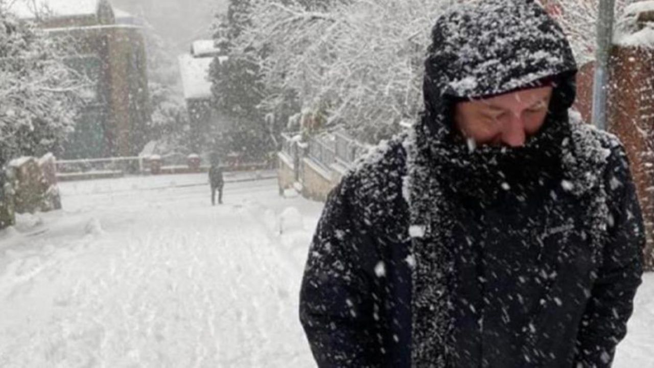 Bere, eldiven dolapta ne varsa çıkarın! İstanbul'a ilk kar yağışı için tarih verildi