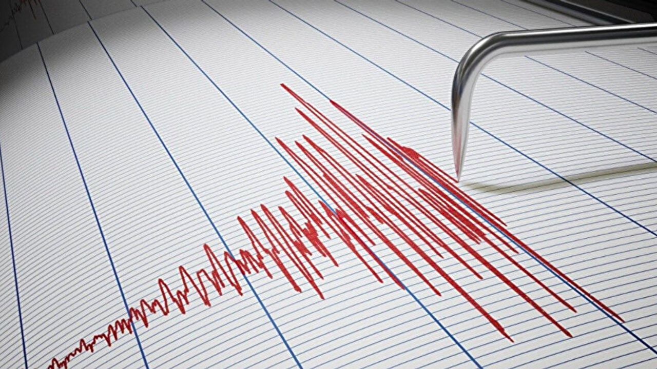 Ege ve Akdeniz'de hissedilen şiddetli bir deprem meydana geldi