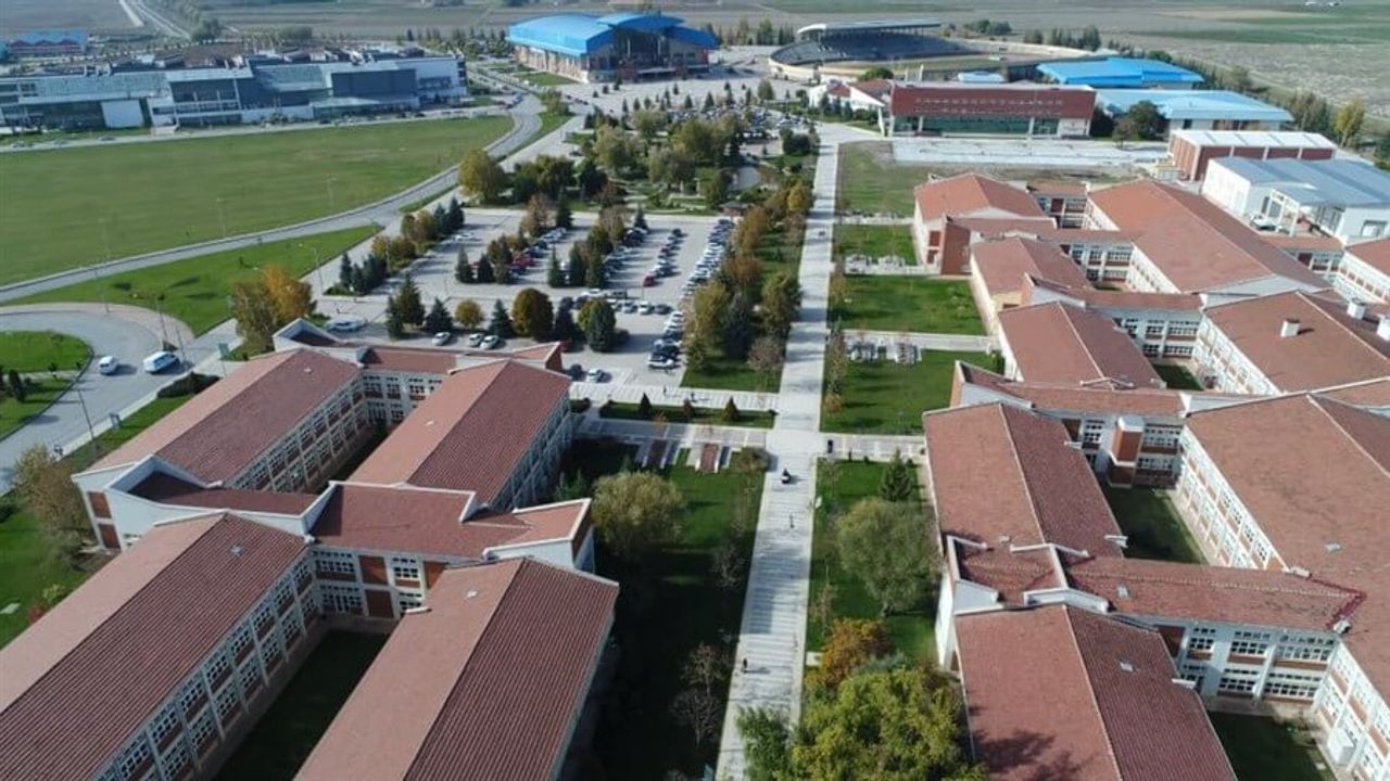 Eskişehir Teknik Üniversitesi 37 Araştırma Görevlisi ve Öğretim Görevlisi alıyor
