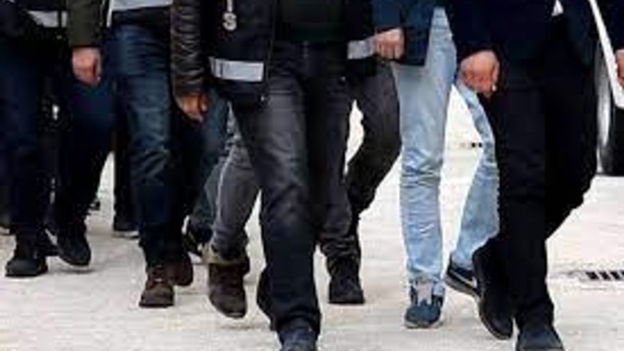 FETÖ'ye İstanbul merkezli 10 ilde dev operasyon! Gözaltılar var