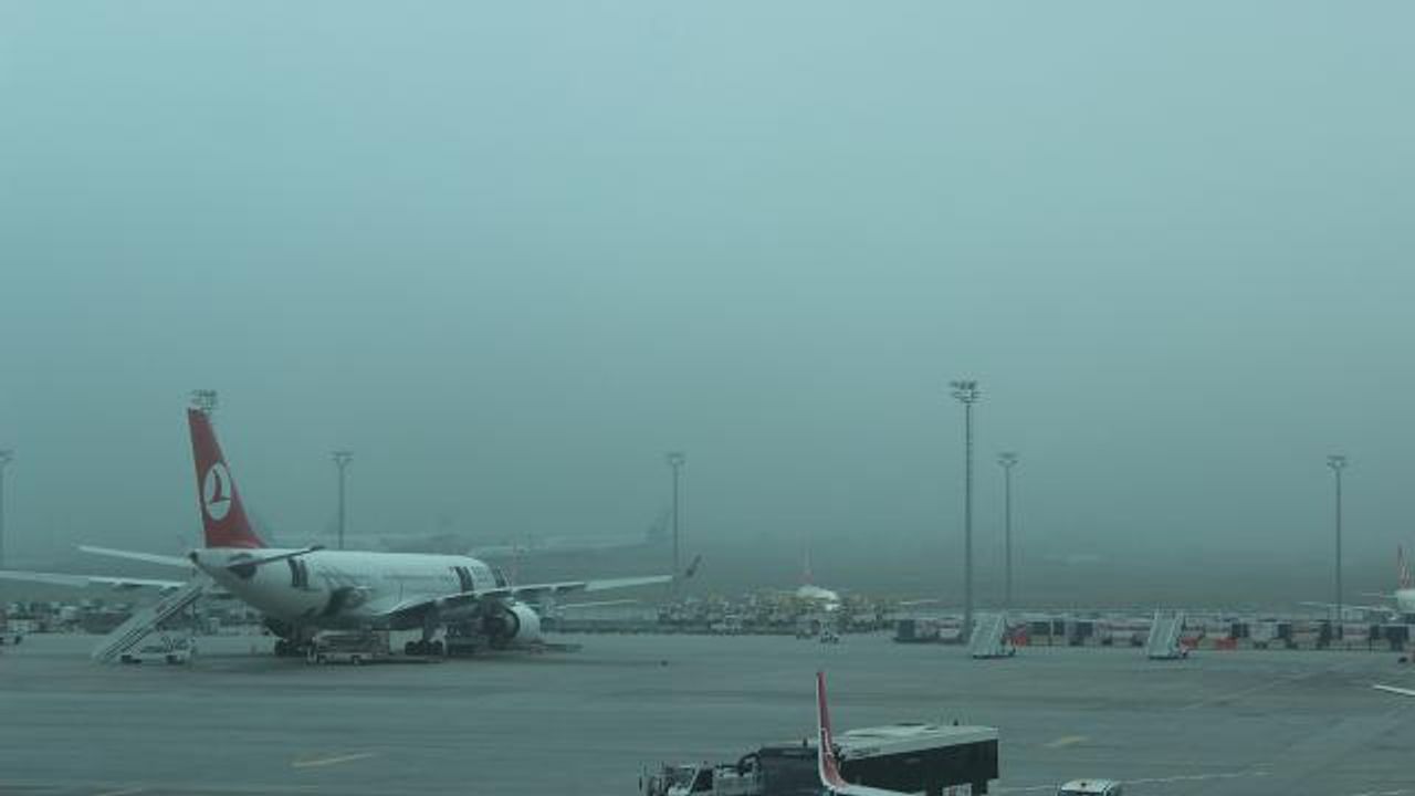 İstanbul'da hava ulaşımına sis engel oldu