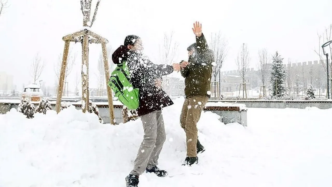 Hangi illerde okullar tatil edildi? İstanbul'da tatil var mı?  İşte kar nedeniyle yarıyıl tatili uzatılan iller