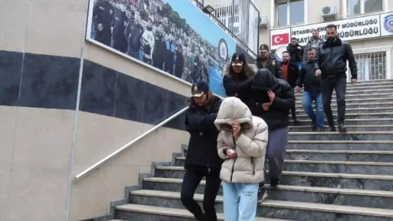 Ailesini enkazdan kurtarmak isterken dükkanını soymuşlar… Yağmacılar İstanbul'da yakalandı
