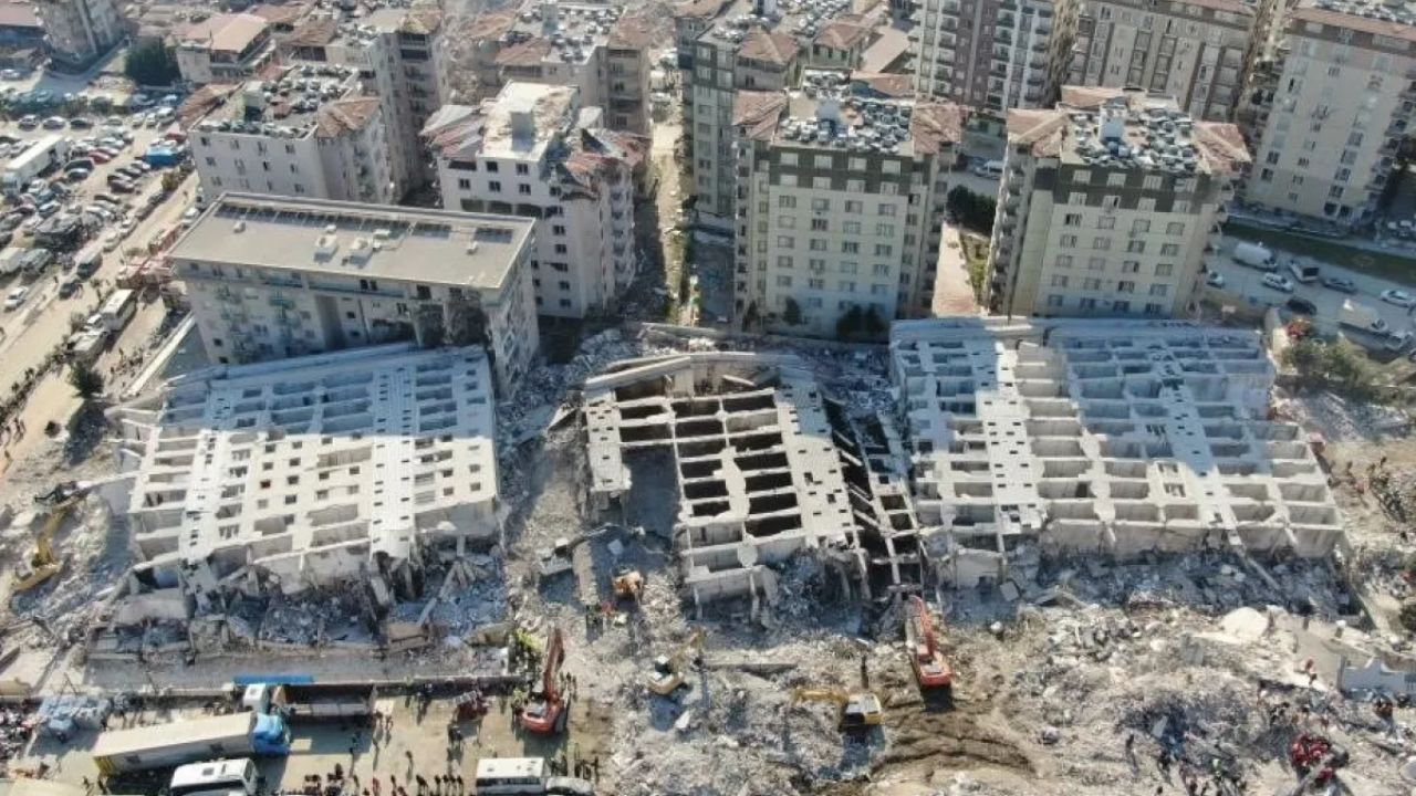 Rönesans Rezidans'ın depremde neden arkaya devrildiği belli oldu