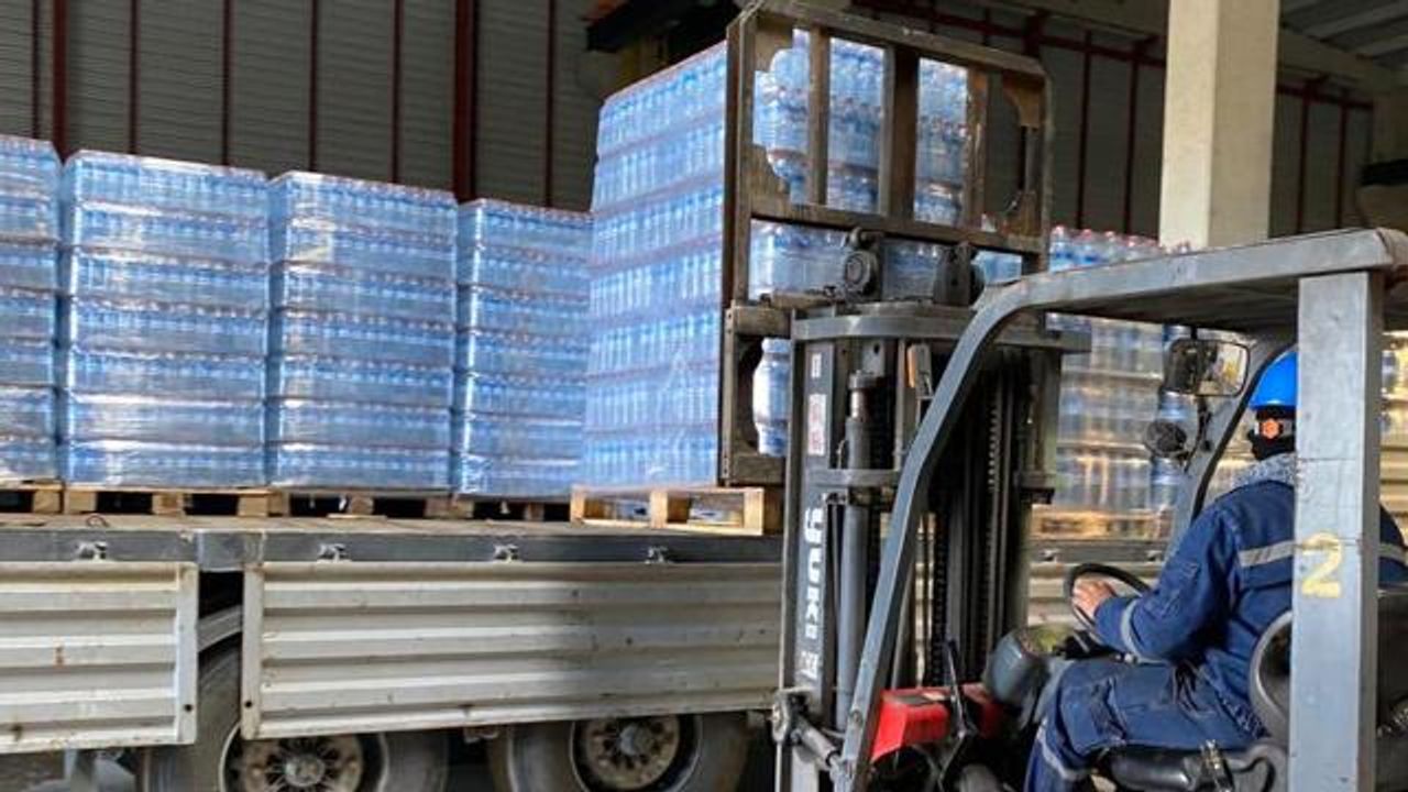 Jandarma ve POLSAN, deprem bölgesine 1000'er tır daha su gönderecek