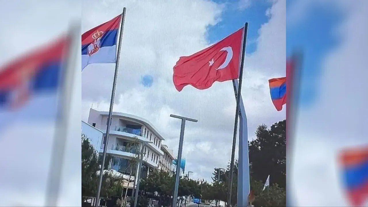 Hadlerini aştılar! Güney Kıbrıs'ta Türk bayrağına büyük saygısızlık