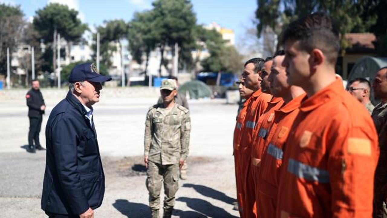 Bakan Akar, depremin etkilediği Antakya'da çalışmaları inceledi