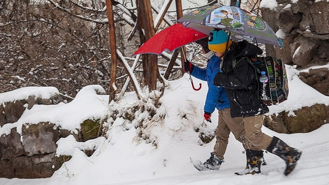 Eğitime kar engeli: Bazı illerde okullar tatil edildi