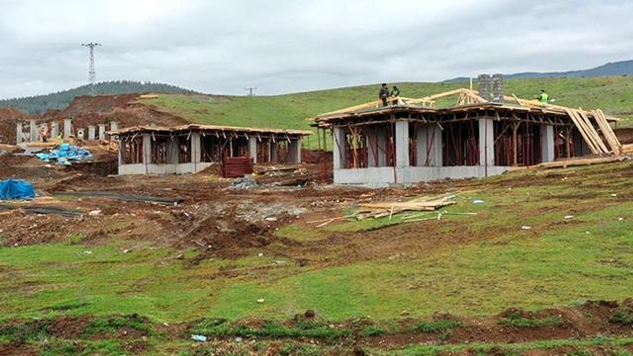 Köy tipi afet evleri yükselmeye başladı