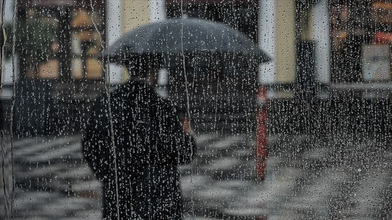 Meteoroloji'den 57 kente uyarı: Sağanak ve fırtına görülecek
