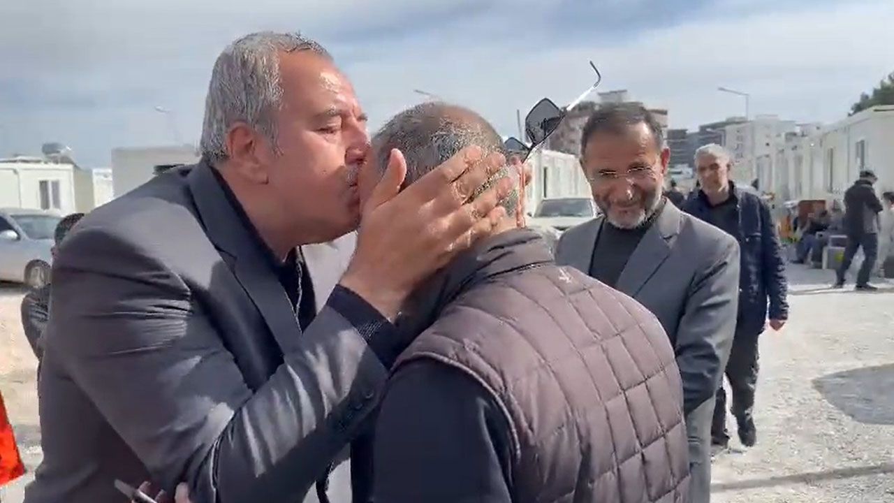 Vatandaş, Ordu Valisi Tuncay Sonel’i alnından öptü