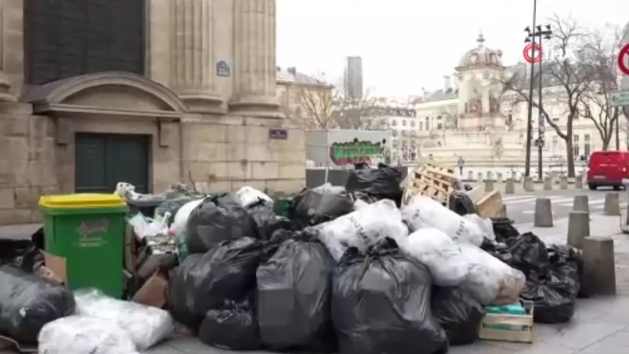 Temizlik işçileri greve gitti, Paris sokaklarında 6 bin 600 ton çöp birikti