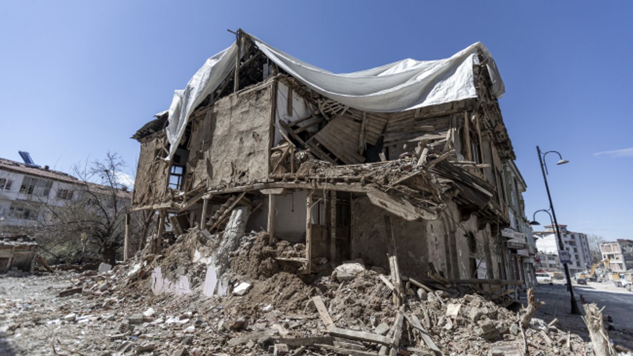 106 yıllık Malatya konağı depremde zarar gördü