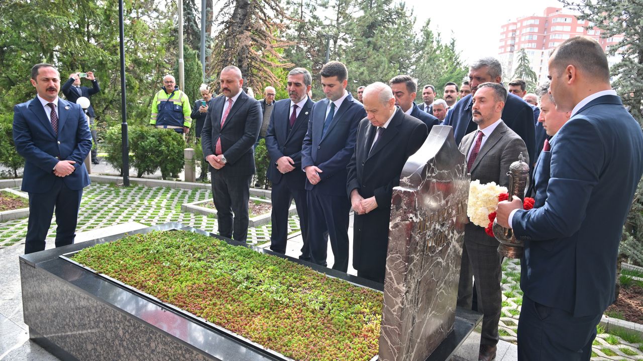 Alparslan Türkeş vefatının 26. yılında mezarı başında anıldı
