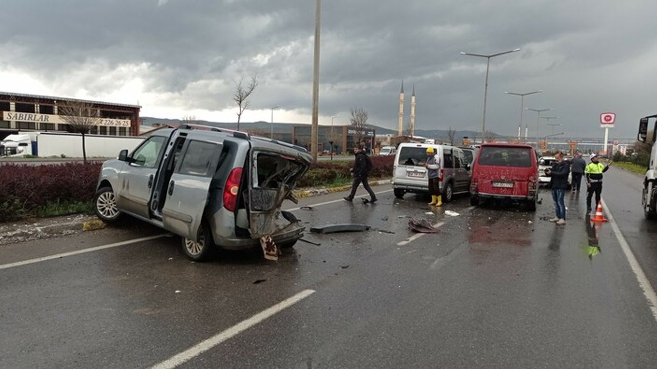 Sivas'ta zincirleme kaza: 7 araç birbirine girdi