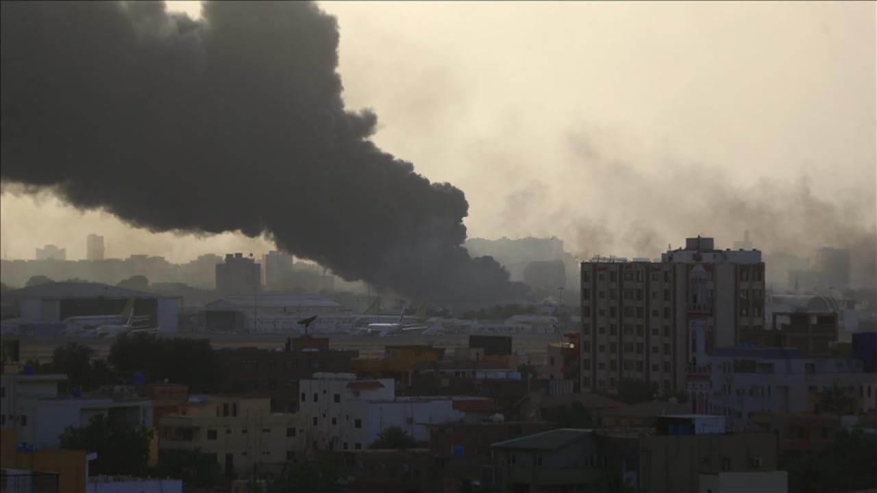 Sudan'da Ramazan Bayramı silah ve bomba sesleriyle geçiyor