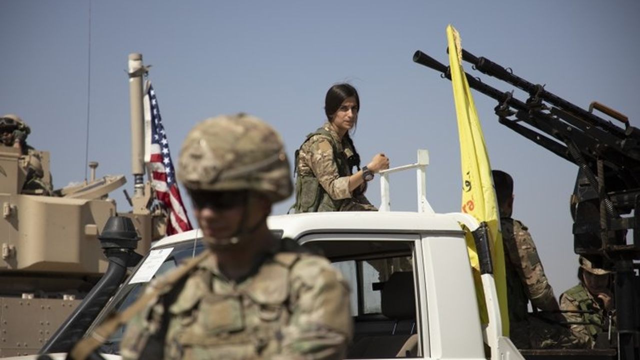 ABD terörle ortak hareket ettiğini bir kez daha kanıtladı! YPG/PKK'lı teröristlere tank eğitimi...