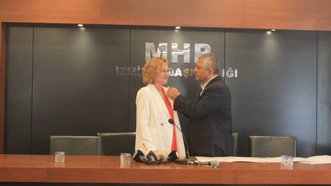 İP'den istifa edip MHP'ye geçti