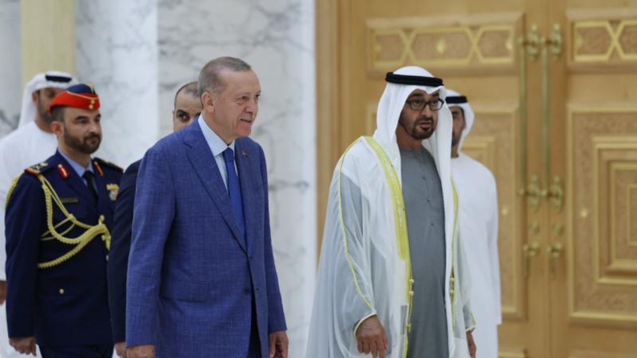 Cumhurbaşkanı Erdoğan BAE'de resmi törenle karşılandı