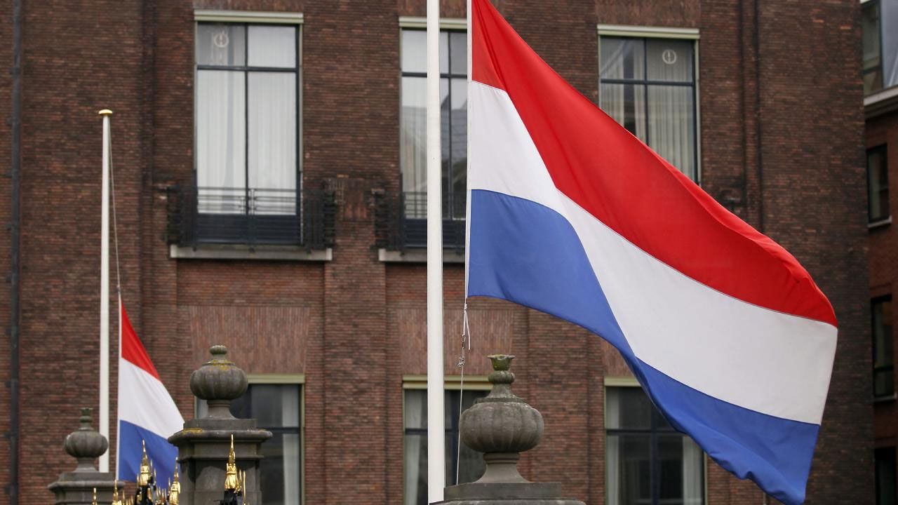 Hollanda'da hükümet düştü