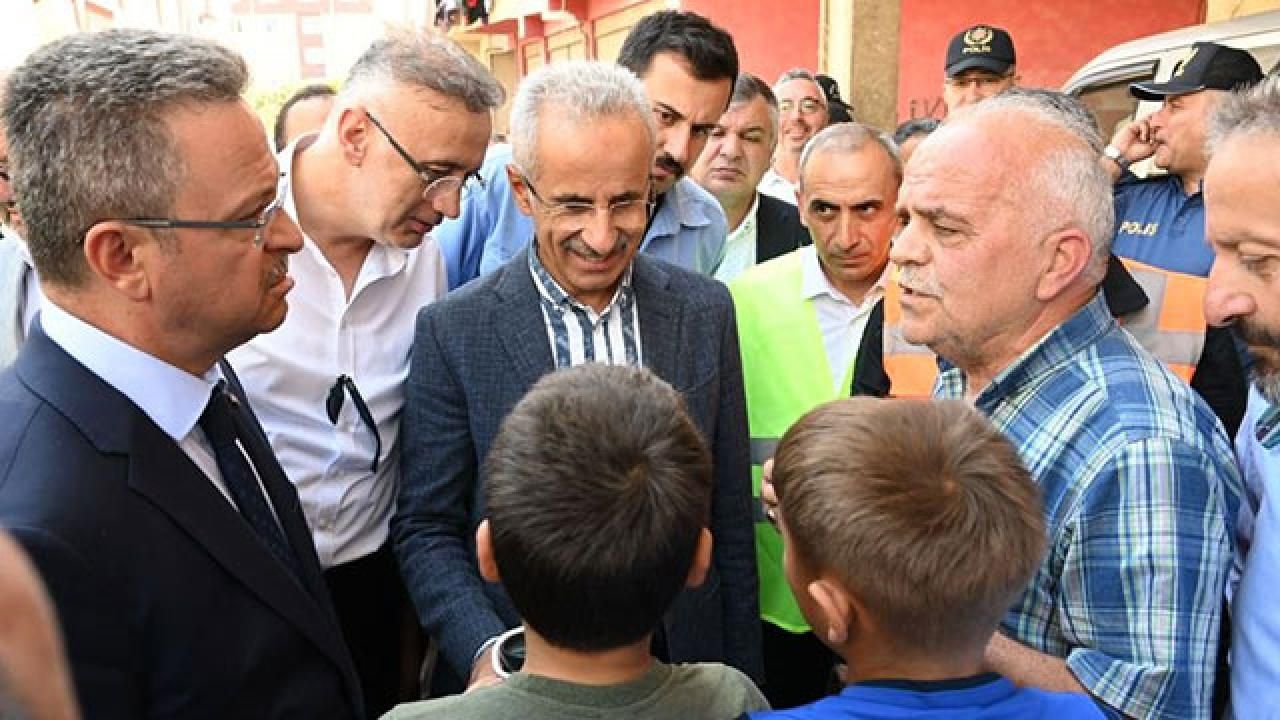 Bakan Uraloğlu'ndan sel mağduru çocuklara sürpriz