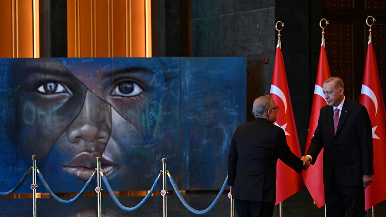 Cumhurbaşkanı Erdoğan'ın tebrikleri kabul ettiği salonda dikkat çeken detay