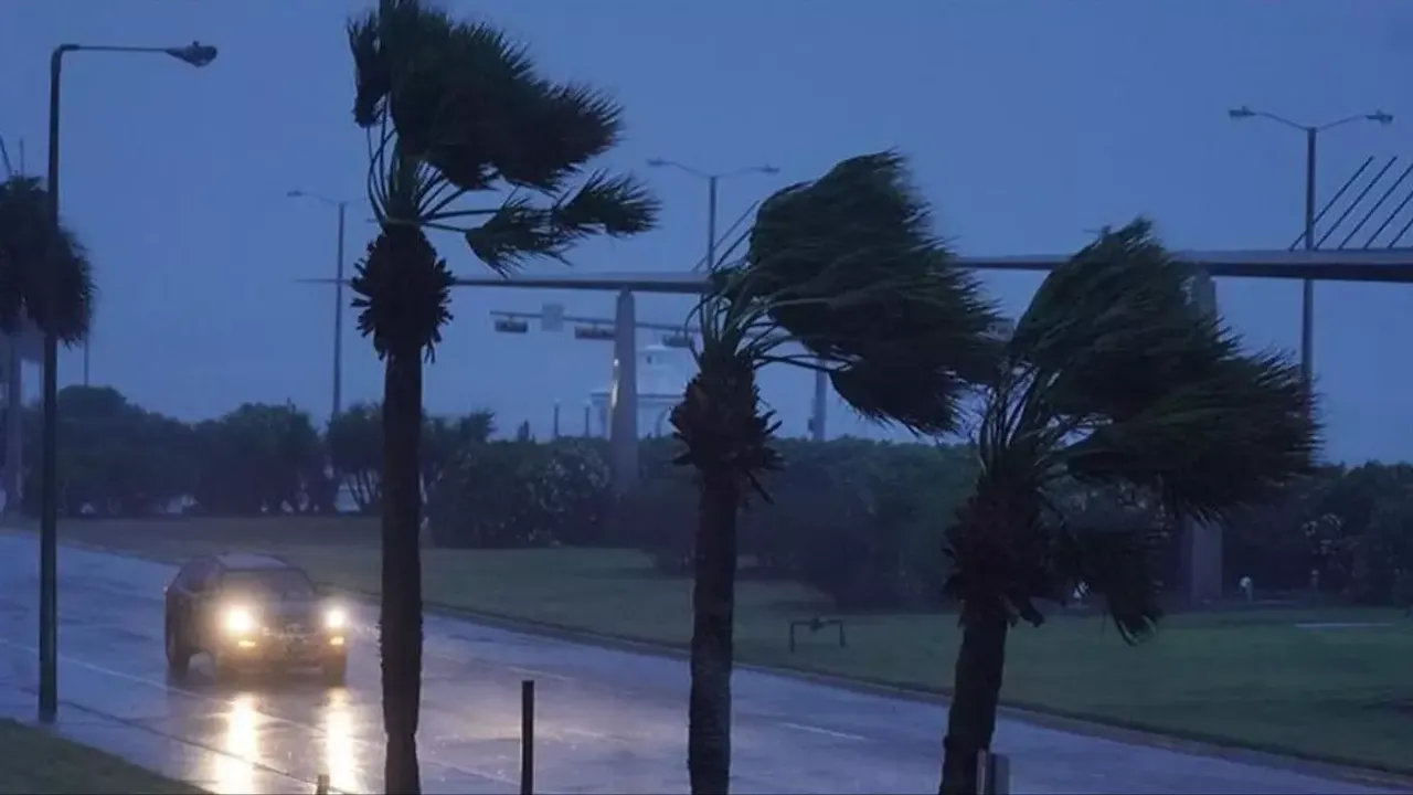 ABD'de fırtına 1,1 milyon haneyi elektriksiz bıraktı: 2 ölü