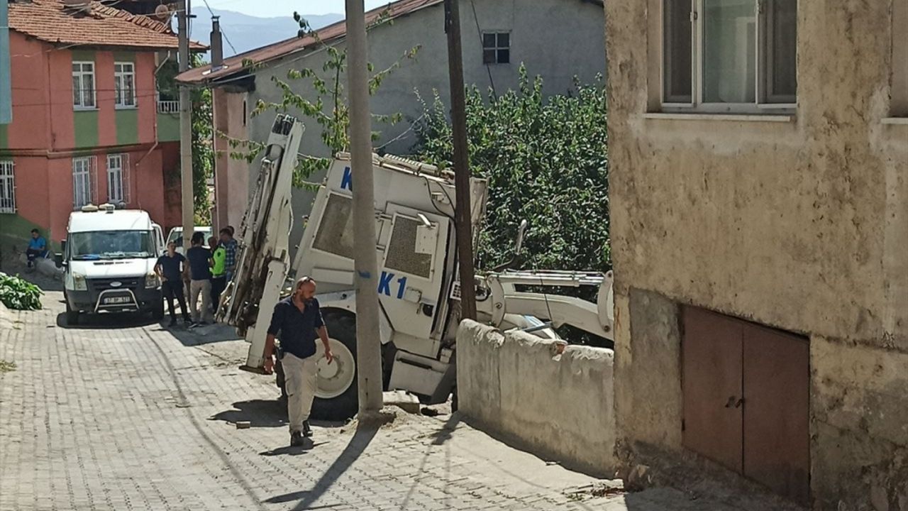 Kastamonu'da ölen polisin bahçesine gömdüğü söylenen el bombaları aranıyor