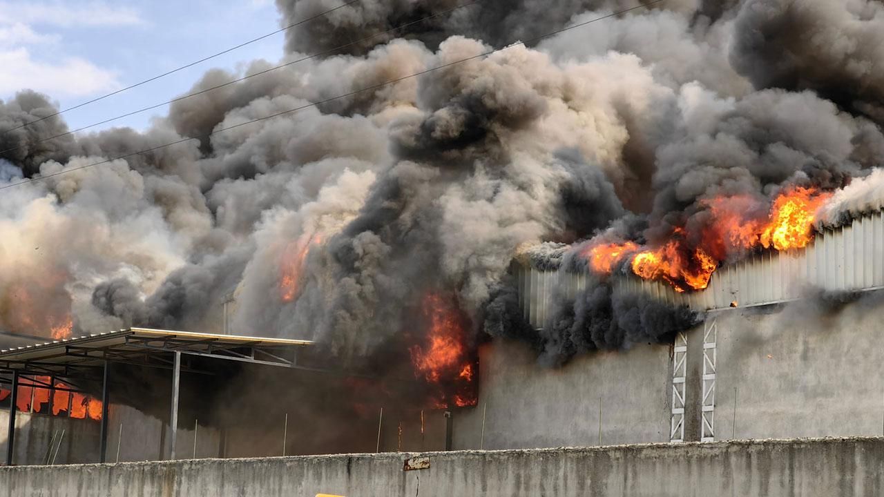 Bursa'daki '1 milyar liralık yangın', 40 ton köpük, 20 bin ton su ile söndürüldü