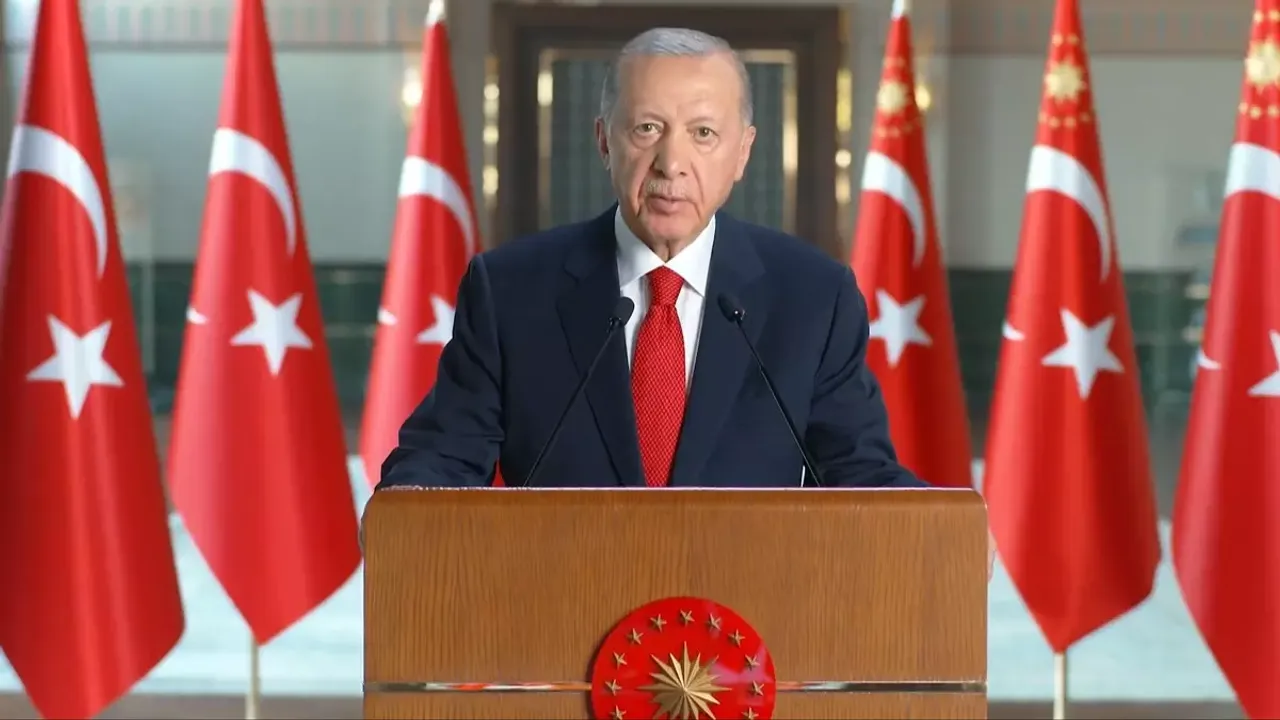 AK Parti 22 yaşında! Cumhurbaşkanı Erdoğan: 2024'te emaneti beceriksizlerden alıp ehline vereceğiz
