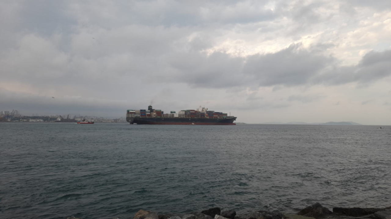 Rusya anlaşmadan çekilmesine rağmen tahıl gemisi İstanbul Boğazı'nda