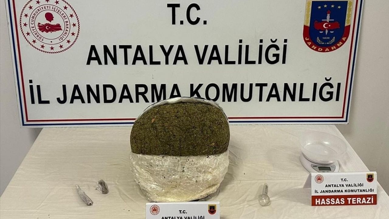 Antalya'da uyuşturucu operasyonunda 5 kilo 300 gram skunk ele geçirildi