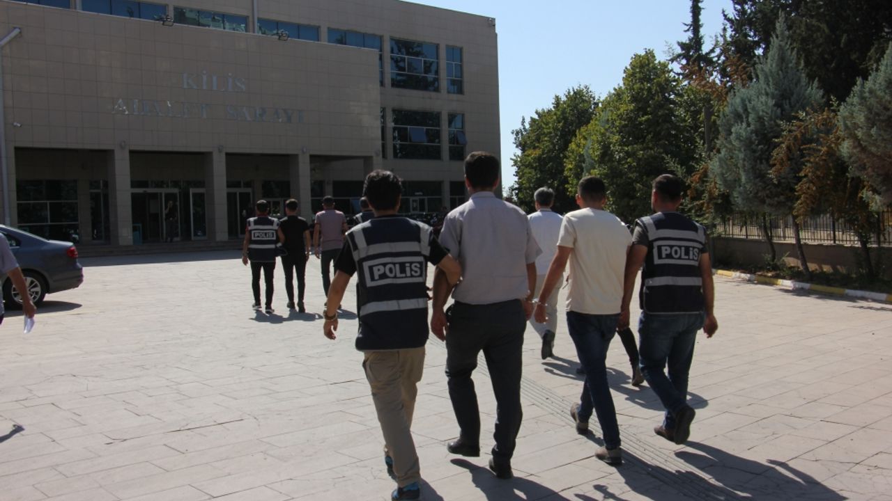 Kilis'te 3 kişinin yaralandığı kavgaya ilişkin 4 şüpheli adliyede