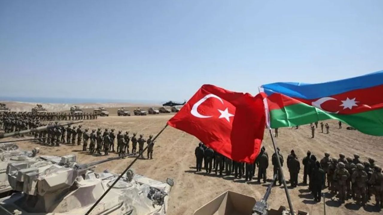Azerbaycan-Ermenistan arasındaki gerginlikle ilgili çarpıcı ''Türkiye'' yorumu