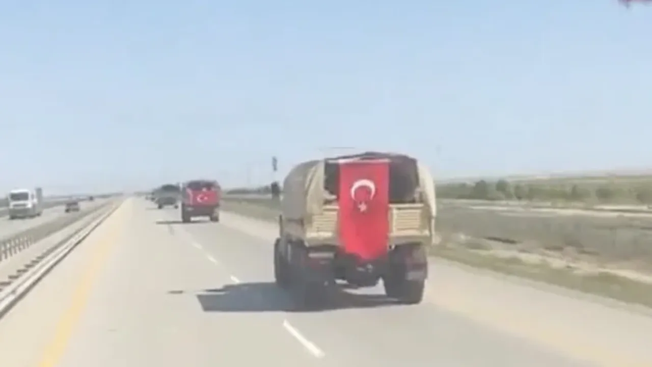 Azerbaycan ordusu Karabağ'a Türk bayrağıyla girdi!