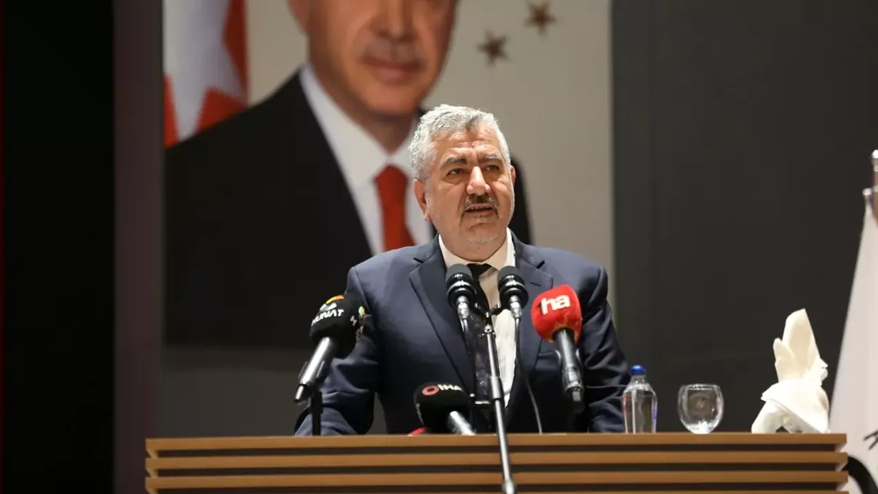 Bakan Yardımcısı Dönmez: Türkiye'nin geleceğinin parlak olduğu çok açık