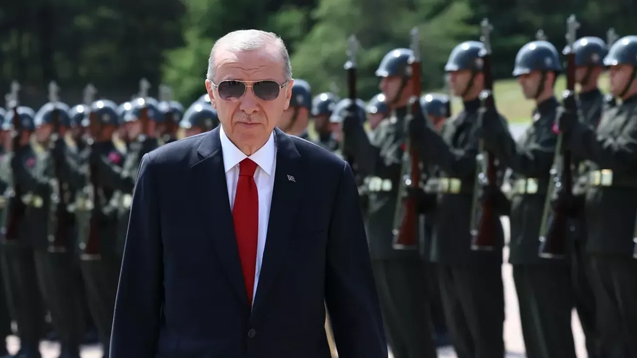 Cumhurbaşkanı Erdoğan'ın 3'lü denge politikasını öne çıkardılar: Türkiye'ye maksimum fayda sağlıyor