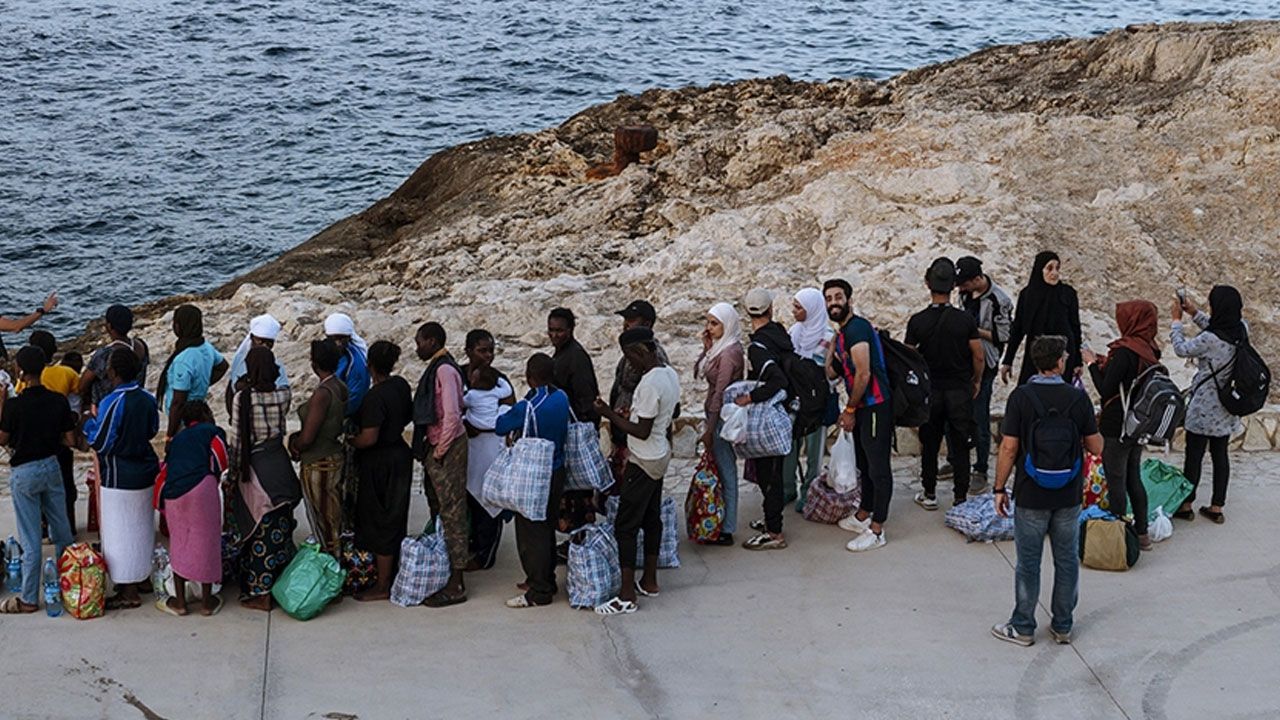 Fransa'dan 'düzensiz göçmen' kararı