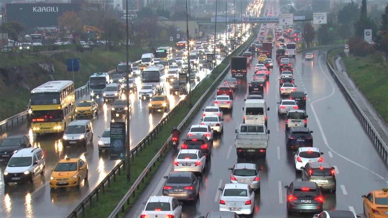 İstanbul trafiğinde at şaşkınlığı! Avcılar’dan Bakırköy’e kadar koştular...