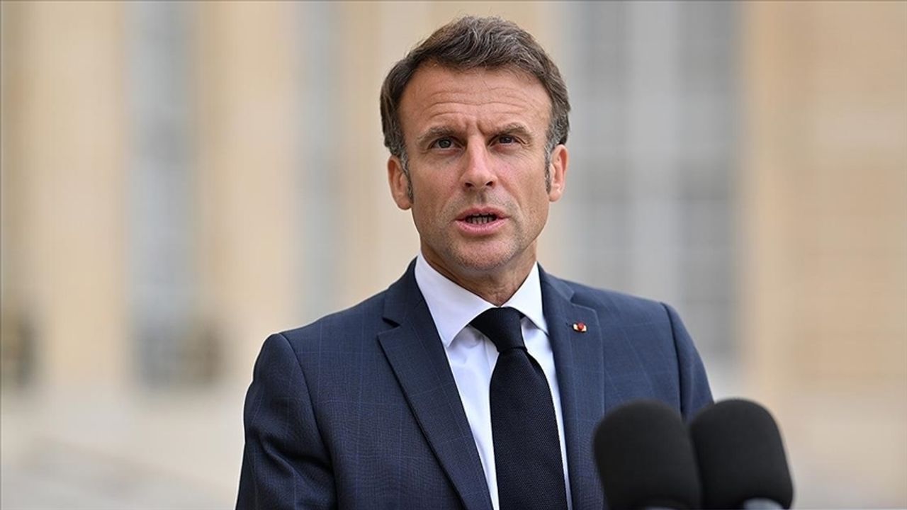 Macron, abaya yasağının kimseyi "etiketlemek" için olmadığını savundu