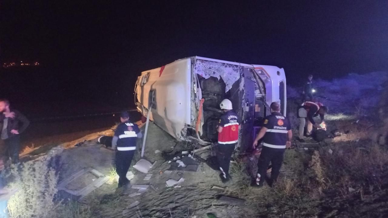 Van'da facia gibi kaza: 5 ölü, 30 yaralı