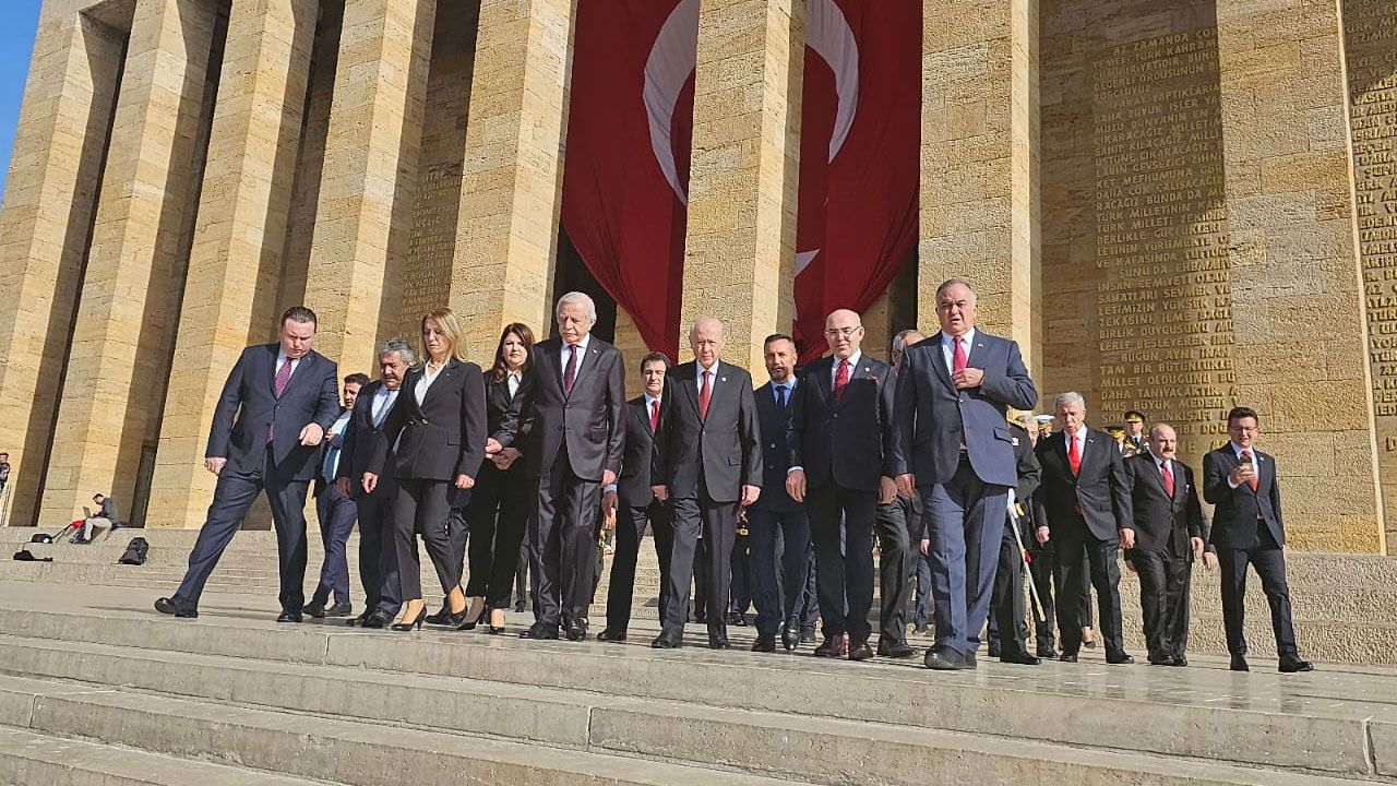 Cumhuriyetin 100. yılı... MHP lideri Bahçeli, Anıtkabir'de