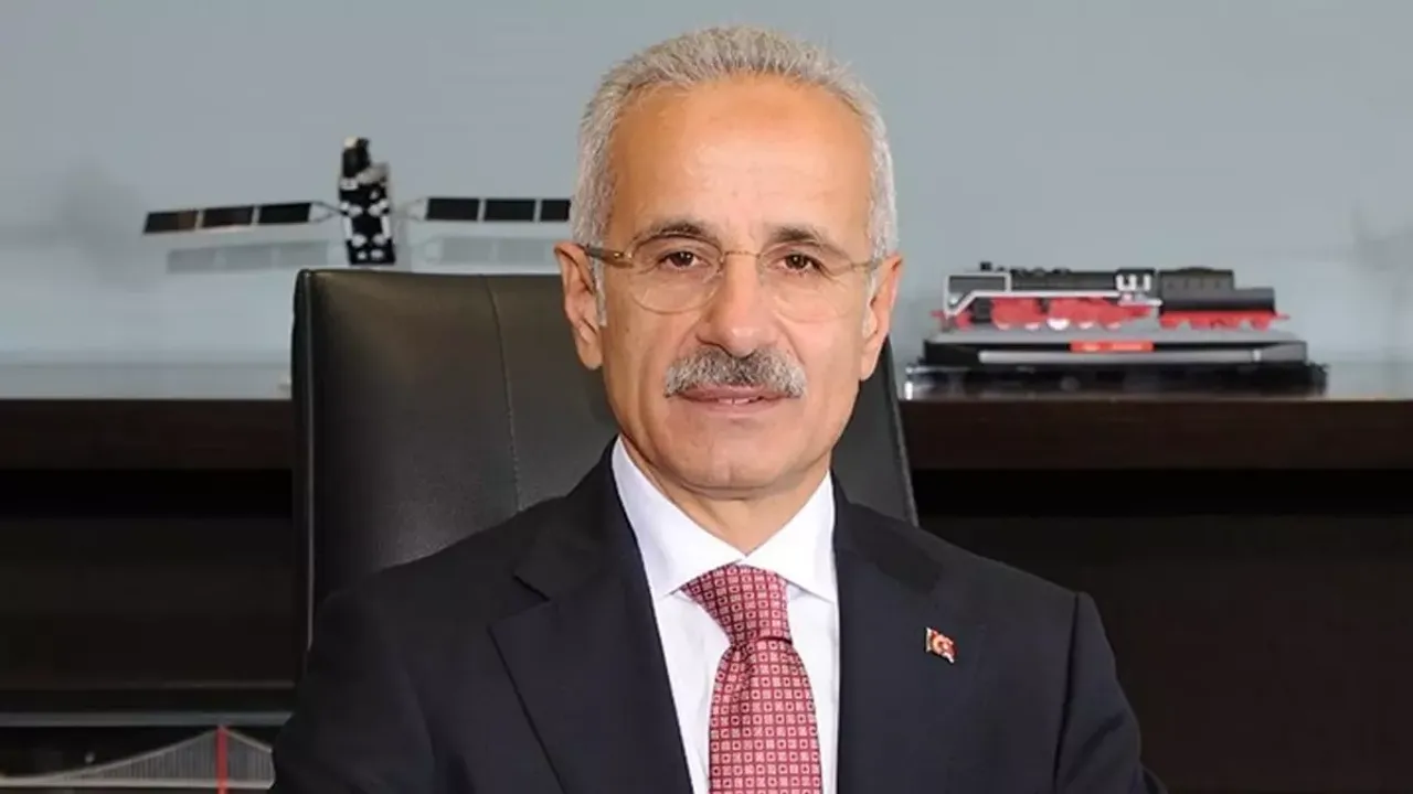 Bakan Uraloğlu'dan THY'nin sefer iptalleriyle ilgili açıklama: Bir siber saldırı gözükmüyor