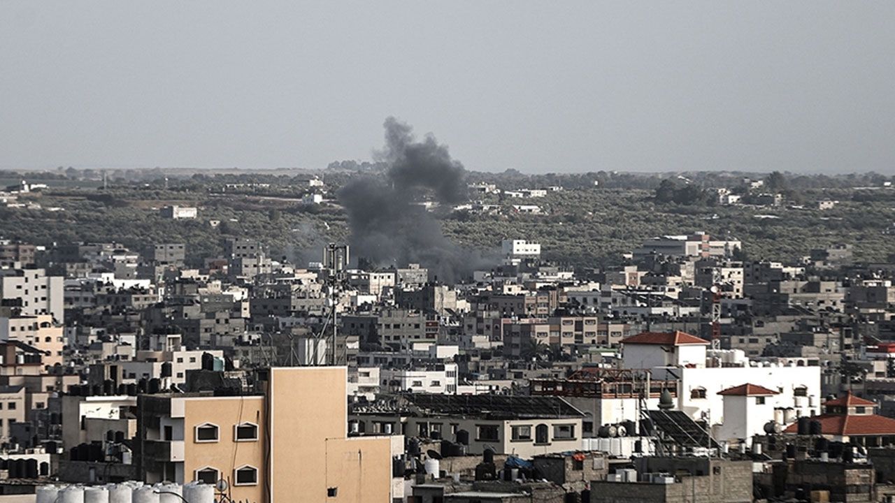 İsrail ordusu abluka altındaki Gazze Şeridi’ne saldırı başlattığını duyurdu