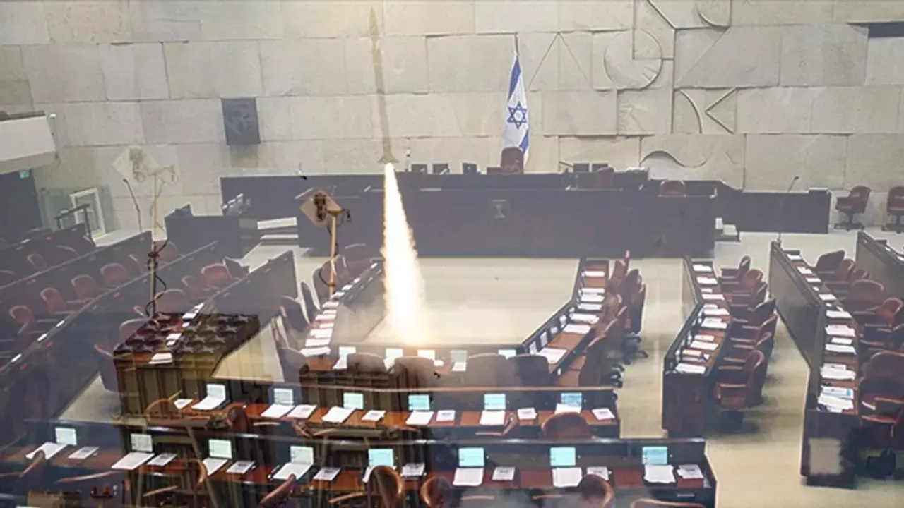 Kudüs'te patlama sesleri! İsrail Meclisinin açılış toplantısı siren sesleriyle bölündü: Vekiller sığınağa kaçtı